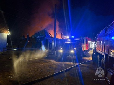 Огнеборцы Абакана, Черногорска и Усть-Абакана были брошены на тушение большого пожара