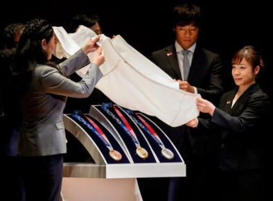 Медали на Олимпийских играх Токио-2020 были изготовлены из металлов, извлечённых из старых мобильных телефонов