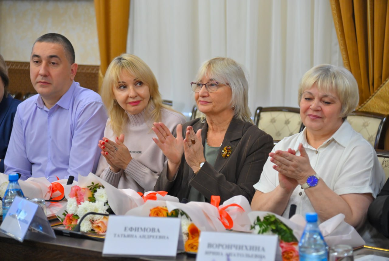 35 лет службе: в Хакасии чествовали налоговиков 35 лет службе: в Хакасии чествовали налоговиков