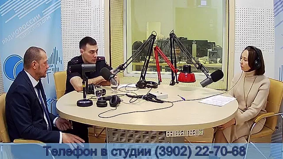 Гостями программы «Акцент» на радио «Маяк» и «Радио России» в Хакасии стали сотрудник ОБК МВД по Республике Хакасия Вадим Соленников и эксперт Отделения Банка России в Хакасии Владимир Алферов