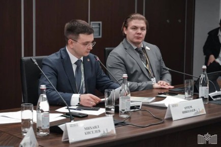 Вице-спикер Верховного Совета Хакасии, заместитель Председателя Молодежного парламента при Государственной Думе Михаил Молчанов рассказал о IX заседании Молодежного парламента, которое накануне прошло в Екатеринбурге