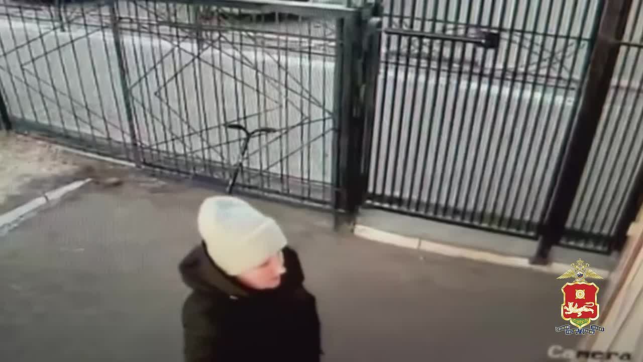 Внимание розыск!. Сотрудники уголовного розыска УМВД России по г. Абакану устанавливают личность и местонахождение женщины, попавшей в объектив камеры видеонаблюдения