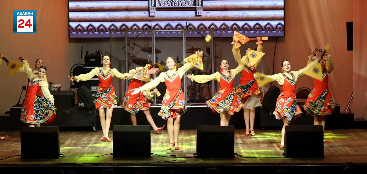 Полную телеверсию концерта ансамбля «Звоны» Абакан24 покажет сегодня и в воскресенье, 7 декабря Полную телеверсию концерта ансамбля «Звоны» Абакан24 покажет сегодня и в воскресенье, 7 декабря