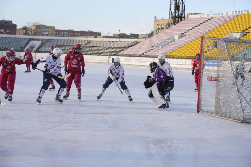 Возвращаясь к главному спортивному событию сегодняшнего дня в Абакане, матч «Саяны» – «Старт» завершился очередным поражением команды из Хакасии