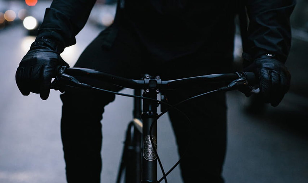 Абаканские полицейские раскрыли кражу велосипеда из подъезда