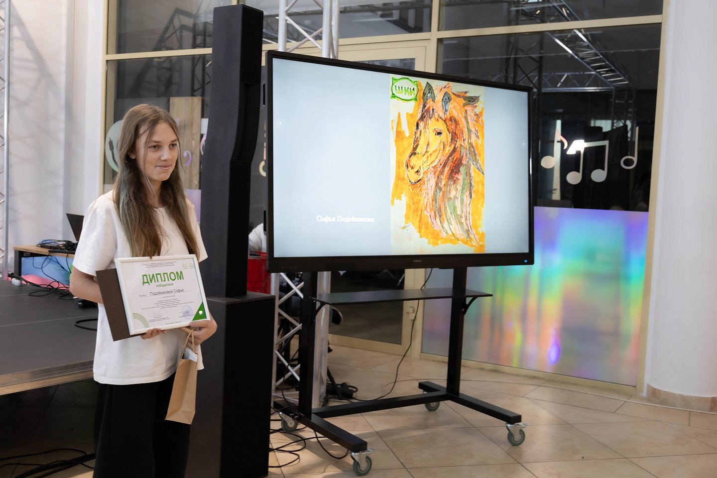 В Школе креативных индустрий наградили победителей республиканского конкурса новогодних открыток «Пламя вдохновения: год огненной лошади» В Школе креативных индустрий наградили победителей республиканского конкурса новогодних открыток «Пламя вдохновения: год огненной лошади»