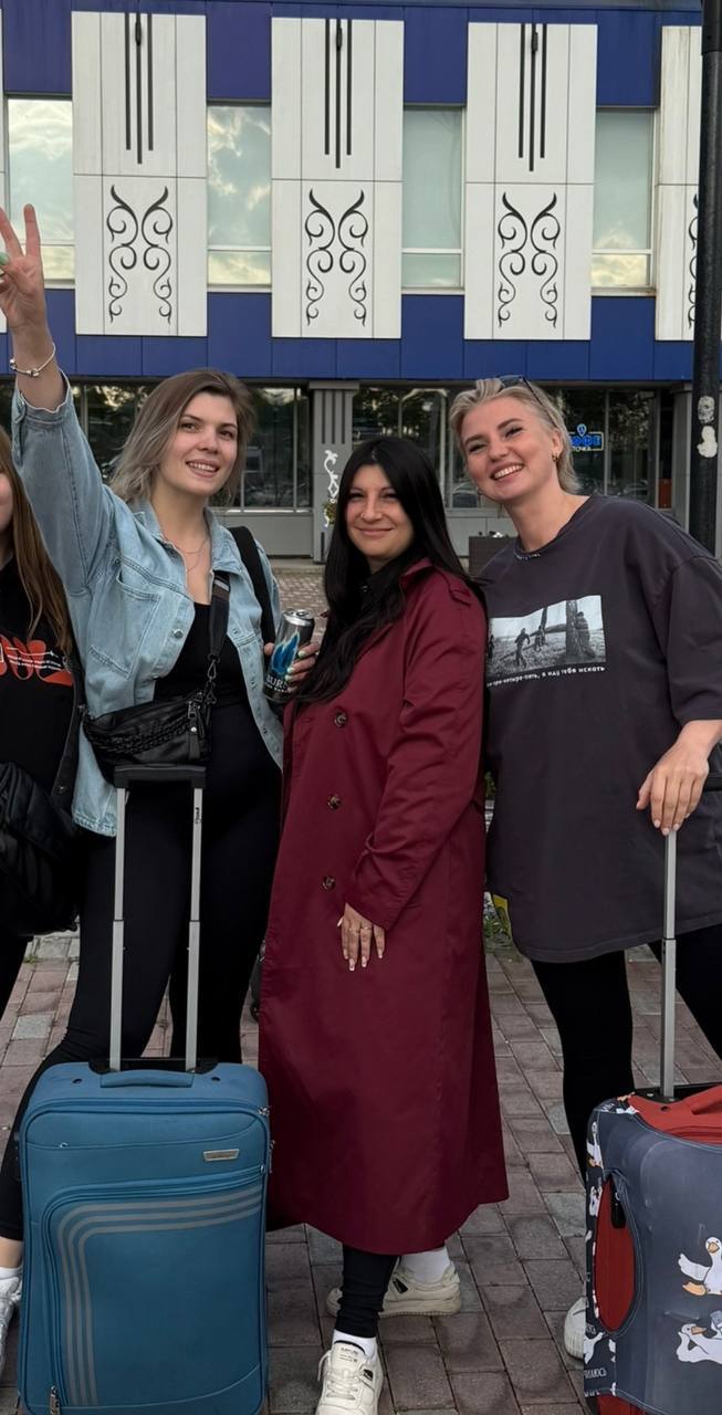 Это были наши девочки!! С нашей семьи NL