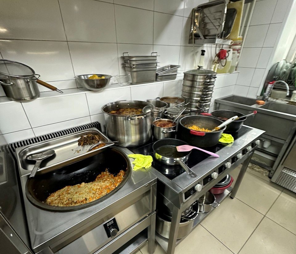 В кафе «Азия» в Абакане готовили блюда из сомнительных продуктов В кафе «Азия» в Абакане готовили блюда из сомнительных продуктов