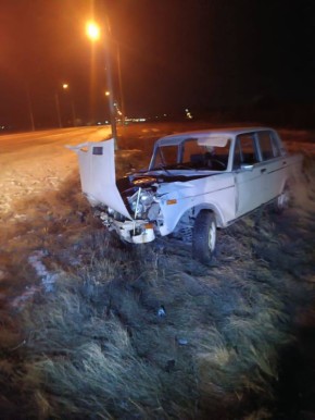 В Алтайском районе водитель врезался в столб