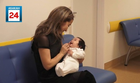 Матерям-героиням расширили льготы: россиянки, воспитывающие 10 и более детей, будут получать социальные гарантии наравне с Героями России и Героями труда