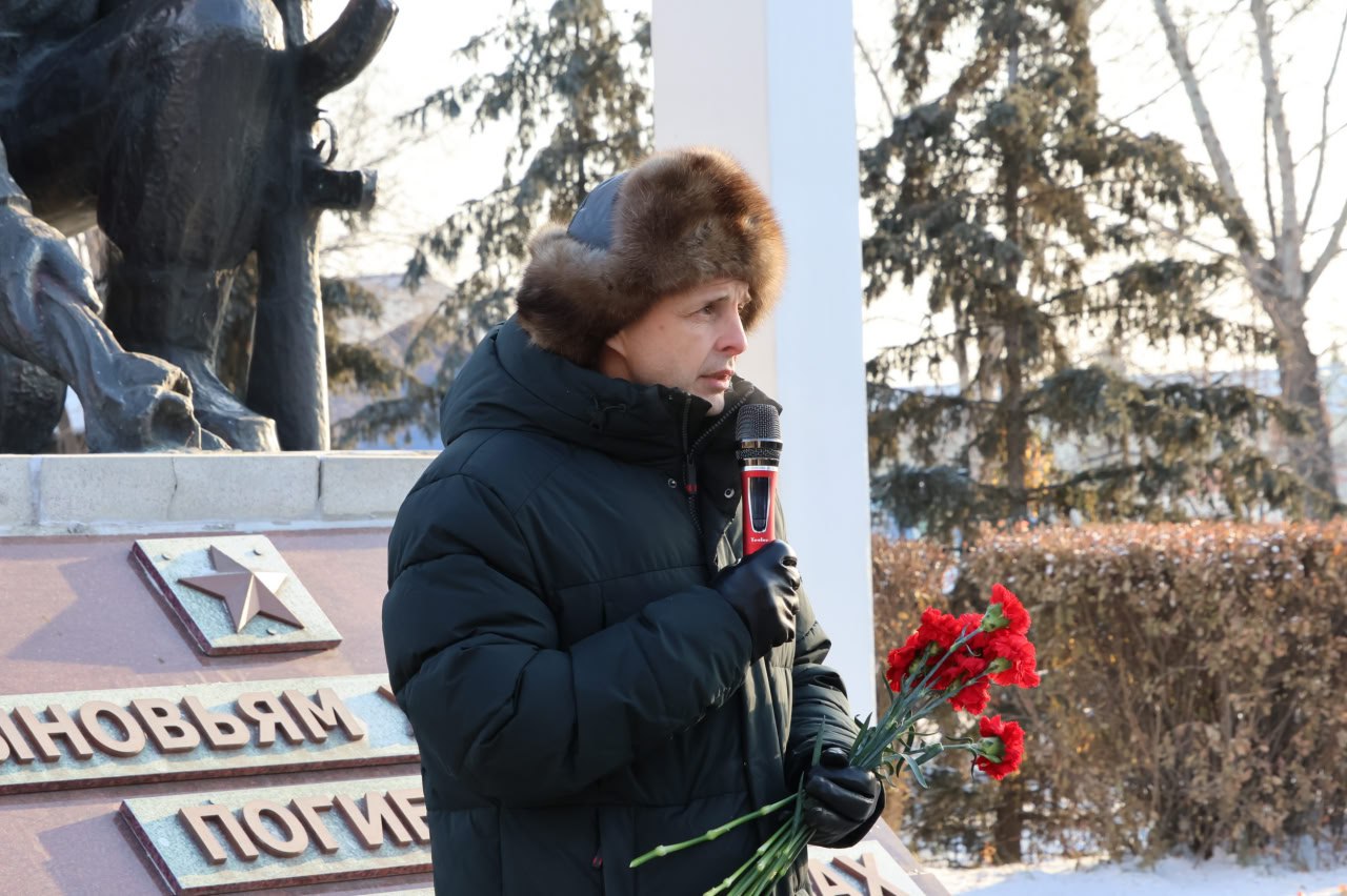 Герои не уходят в прошлое, они просто меняют форму и продолжаются в своих потомках, переходят из былинных в современные, но суть остаётся одной: человек и его решимость, и ценность воинского долга для многих из нас – не в... Герои не уходят в прошлое, они просто меняют форму и продолжаются в своих потомках, переходят из былинных в современные, но суть остаётся одной: человек и его решимость, и ценность воинского долга для многих из нас – не в...