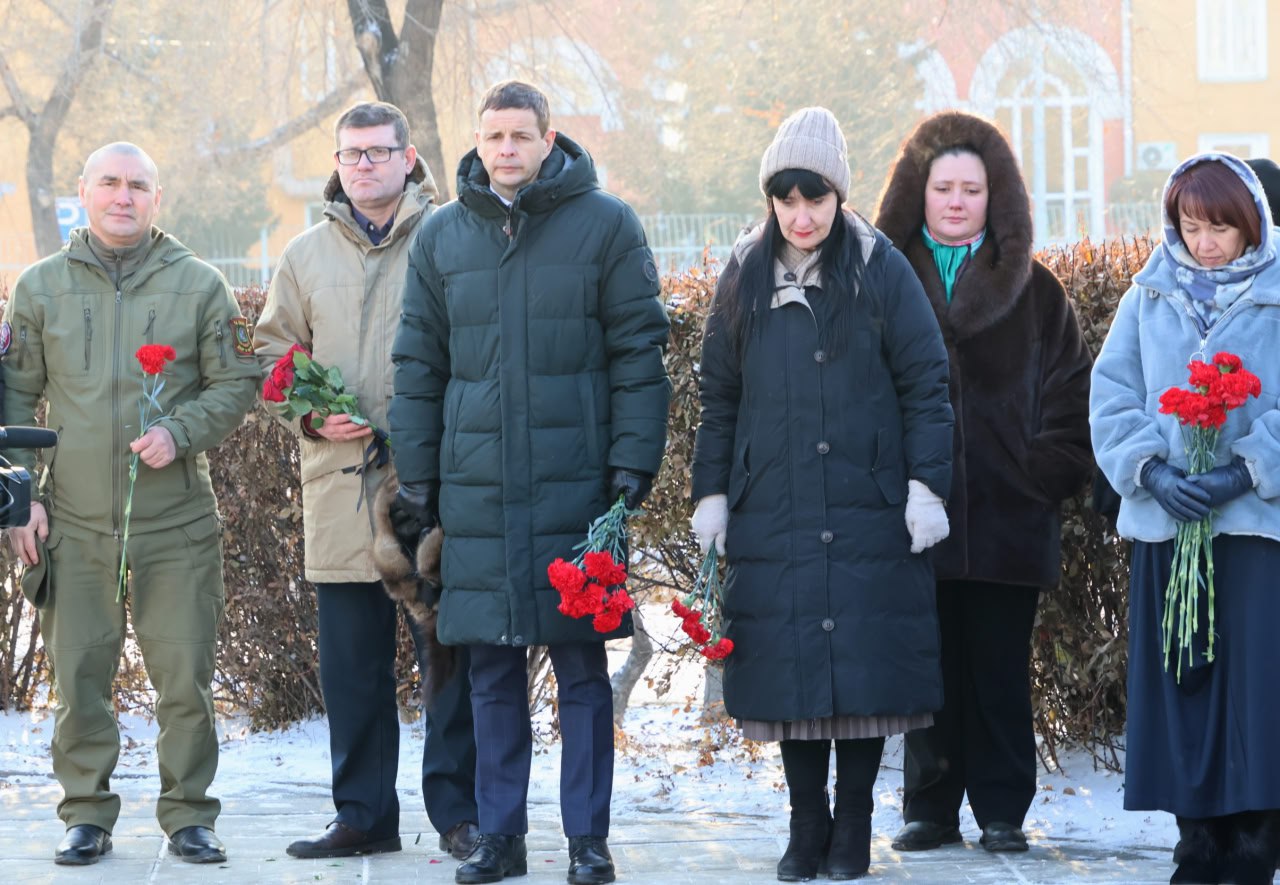 Герои не уходят в прошлое, они просто меняют форму и продолжаются в своих потомках, переходят из былинных в современные, но суть остаётся одной: человек и его решимость, и ценность воинского долга для многих из нас – не в...