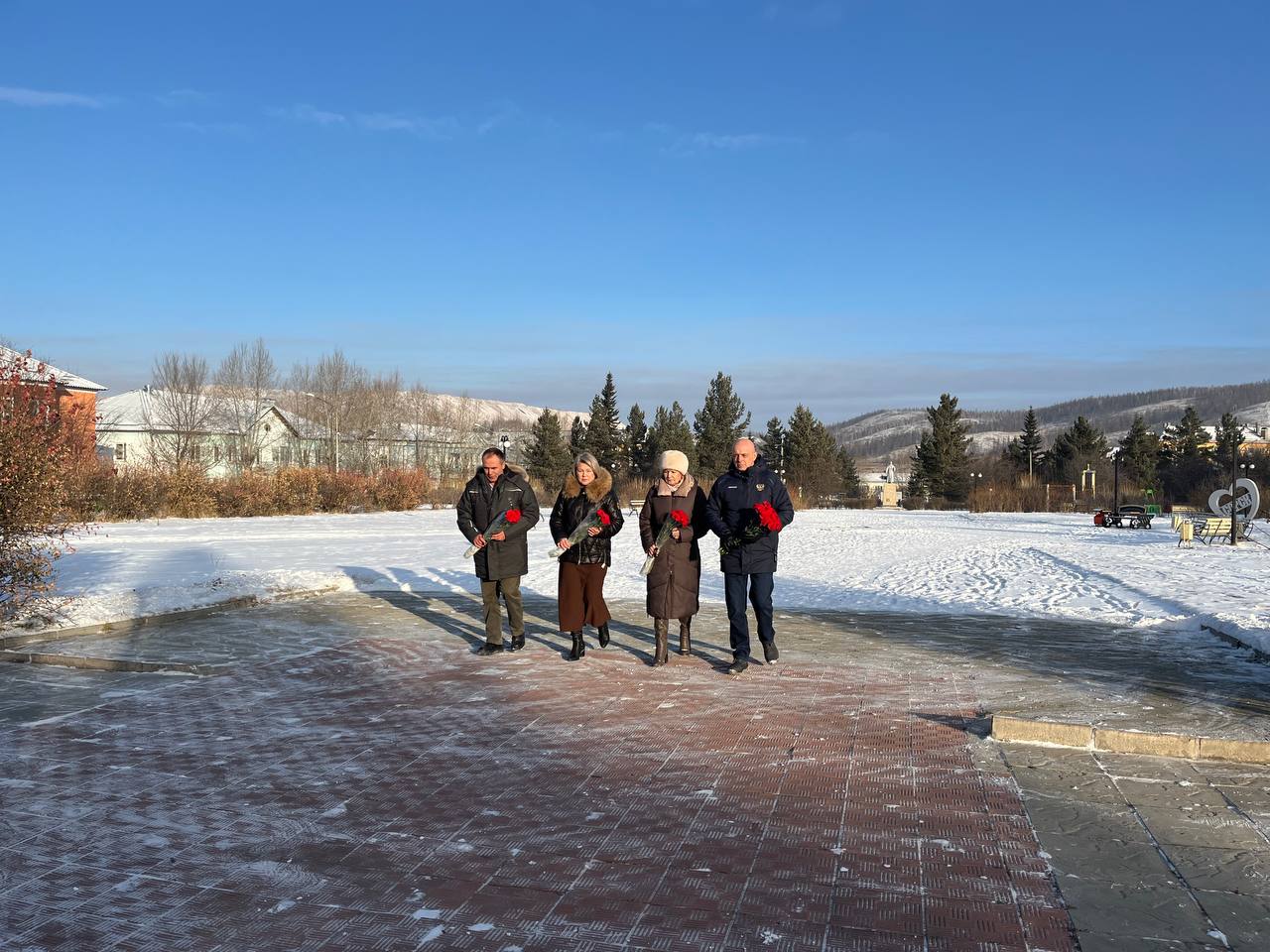 Россия чтит своих героев!. День Героев Отечества мы отмечаем в годовщину 80-летия Победы