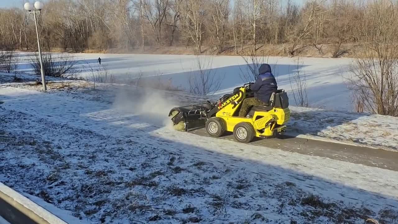 «Абаканское парковое хозяйство» инвестирует городские бюджетные средства в эффективность труда и сохранение здоровья рабочих: теперь в парках, скверах и на общественных пространствах будет работать ещё один механизированный...