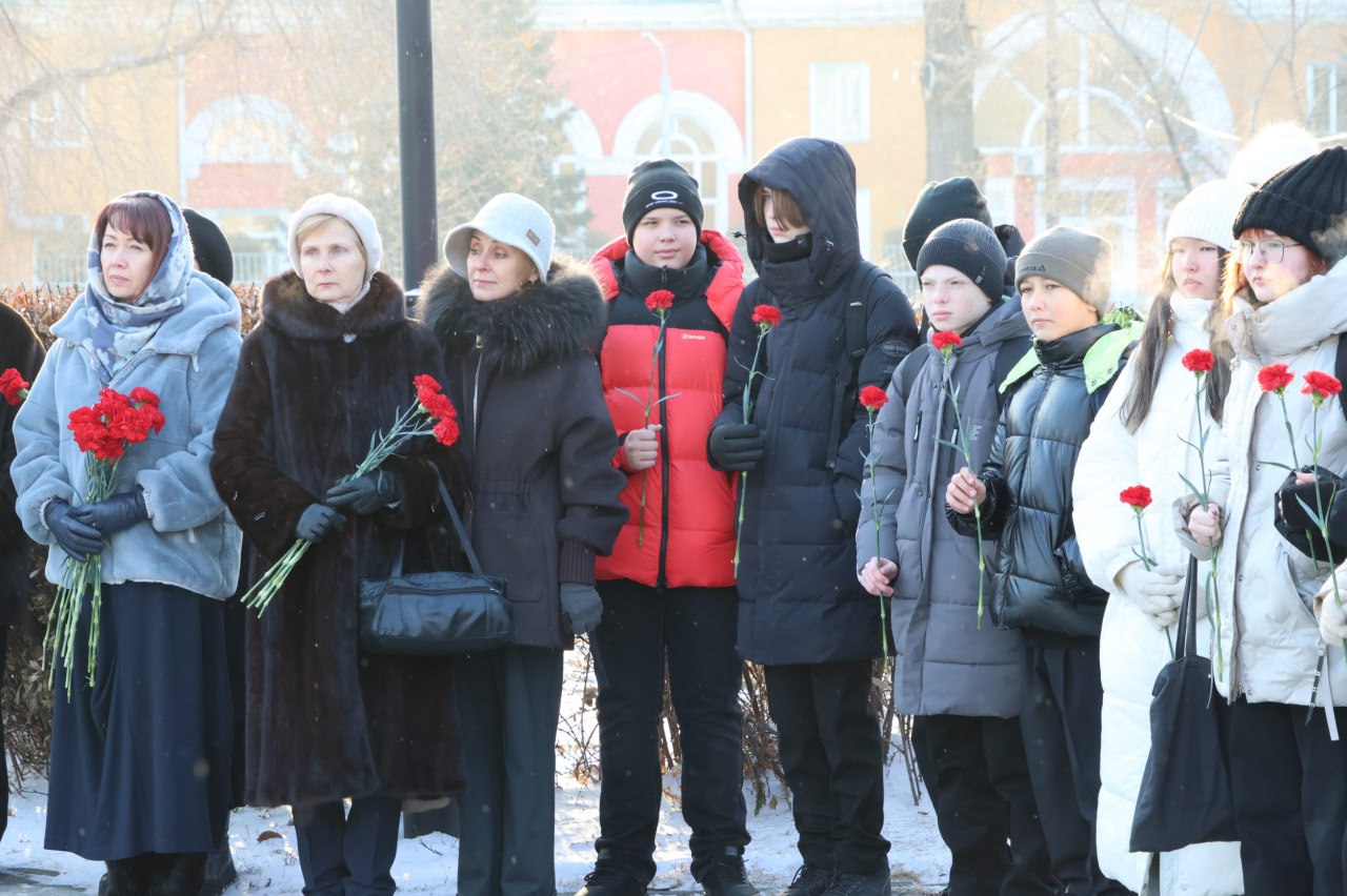 Герои не уходят в прошлое, они просто меняют форму и продолжаются в своих потомках, переходят из былинных в современные, но суть остаётся одной: человек и его решимость, и ценность воинского долга для многих из нас – не в... Герои не уходят в прошлое, они просто меняют форму и продолжаются в своих потомках, переходят из былинных в современные, но суть остаётся одной: человек и его решимость, и ценность воинского долга для многих из нас – не в...
