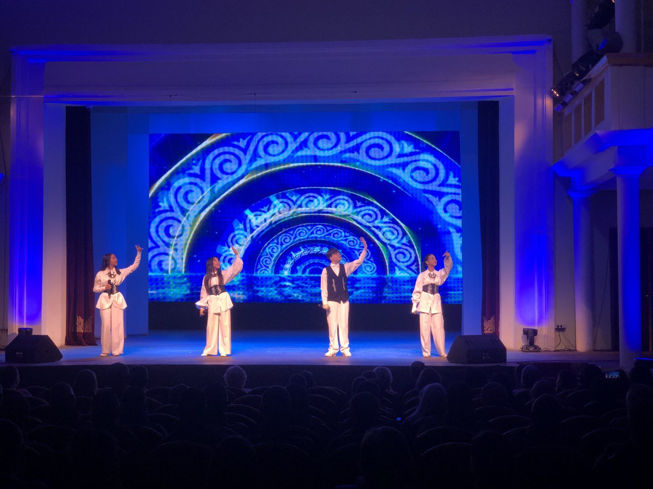 Жить, любить, мечтать: благотворительный концерт прошел в поддержку Червонопартизанского Дворца культуры Жить, любить, мечтать: благотворительный концерт прошел в поддержку Червонопартизанского Дворца культуры