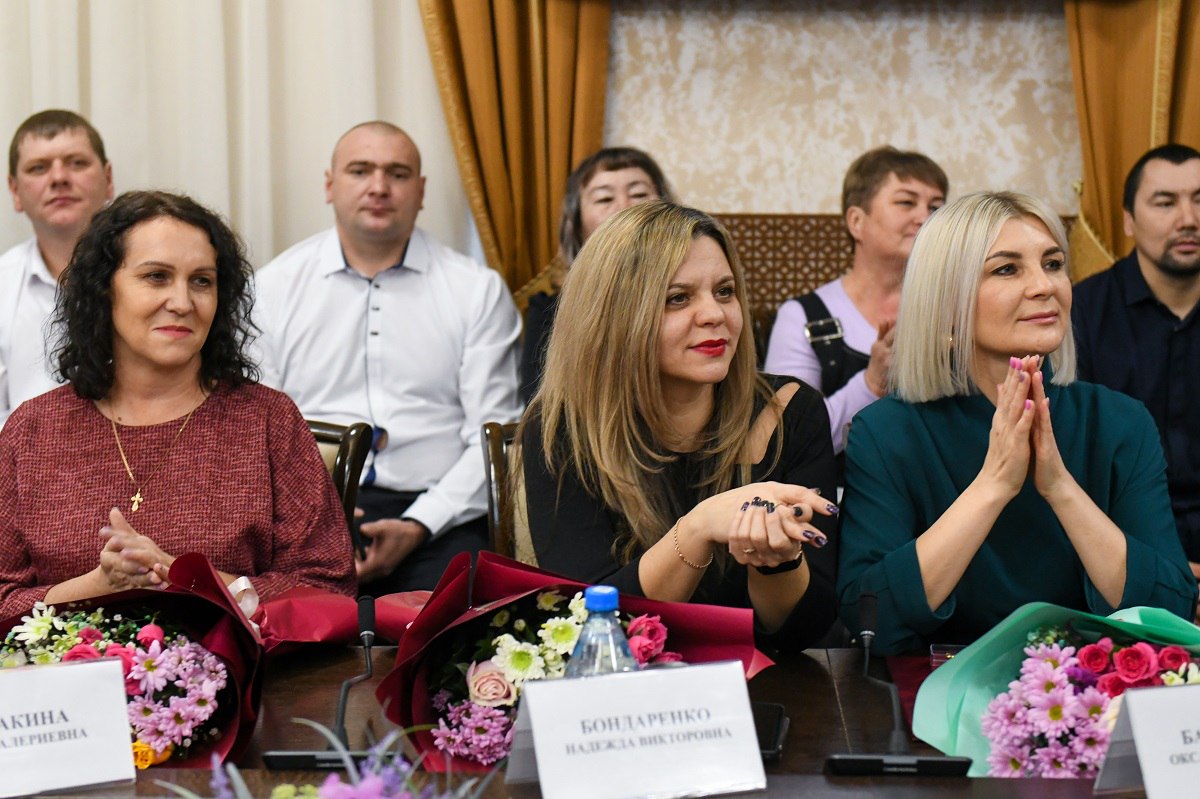 Ваш труд – это основа продовольственной безопасности страны: Глава Хакасии отметил наградами работников сельского хозяйства Ваш труд – это основа продовольственной безопасности страны: Глава Хакасии отметил наградами работников сельского хозяйства