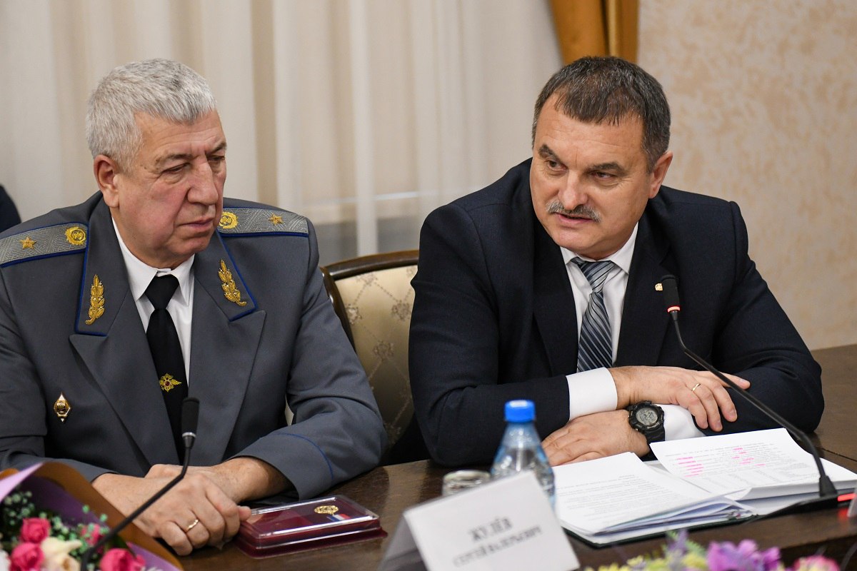 Ваш труд – это основа продовольственной безопасности страны: Глава Хакасии отметил наградами работников сельского хозяйства Ваш труд – это основа продовольственной безопасности страны: Глава Хакасии отметил наградами работников сельского хозяйства