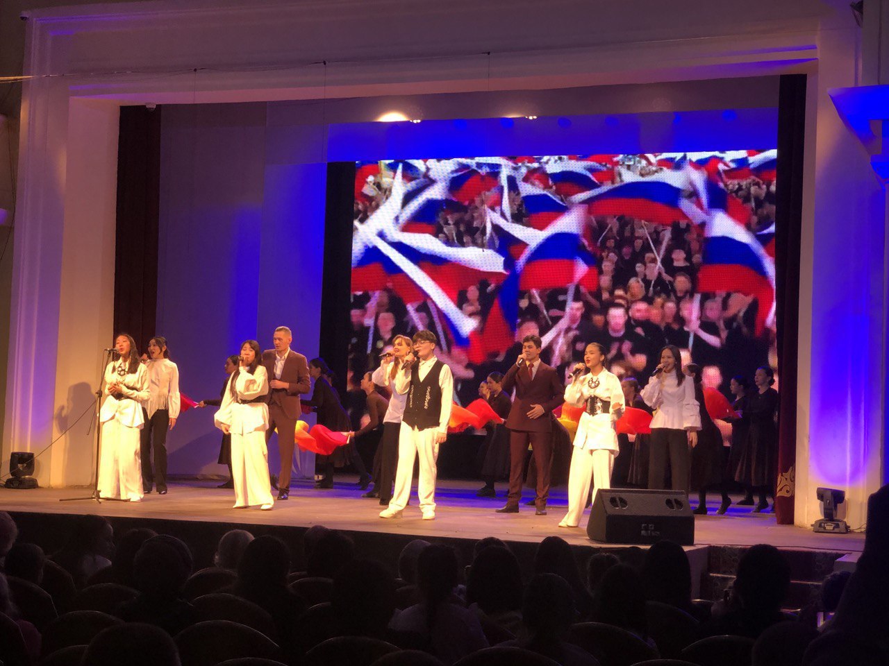 Жить, любить, мечтать: благотворительный концерт прошел в поддержку Червонопартизанского Дворца культуры Жить, любить, мечтать: благотворительный концерт прошел в поддержку Червонопартизанского Дворца культуры