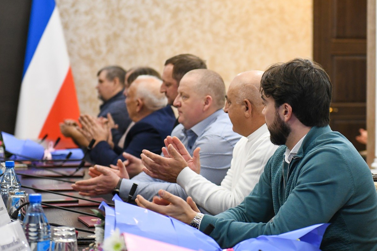 Ваш труд – это основа продовольственной безопасности страны: Глава Хакасии отметил наградами работников сельского хозяйства Ваш труд – это основа продовольственной безопасности страны: Глава Хакасии отметил наградами работников сельского хозяйства