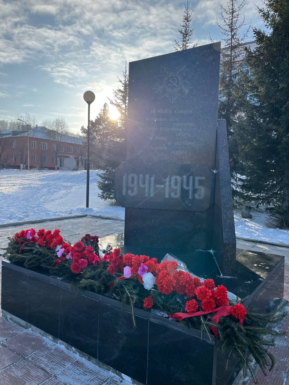 Россия чтит своих героев!. День Героев Отечества мы отмечаем в годовщину 80-летия Победы Россия чтит своих героев!. День Героев Отечества мы отмечаем в годовщину 80-летия Победы