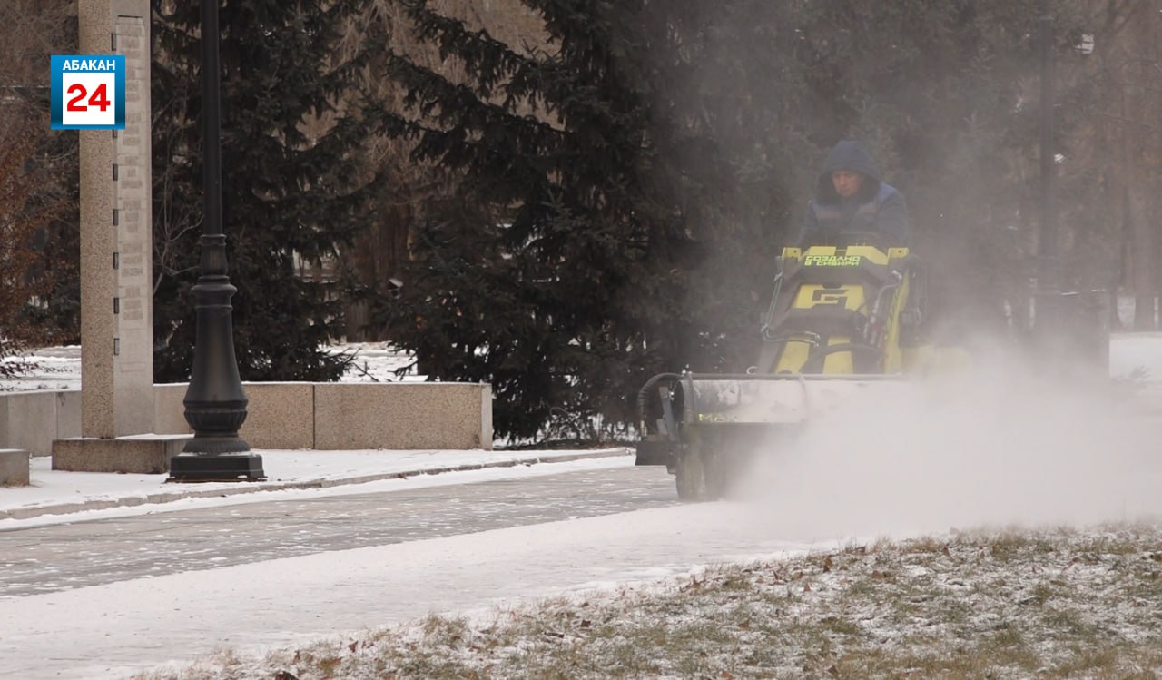 Компактность, маневренность и пригодность для любого времени года: в Абаканском парковом хозяйстве - новый помощник