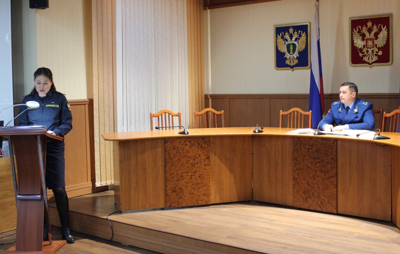 В прокуратуре Республики Хакасия под председательством заместителя прокурора республики Дениса Стонта проведено заседание межведомственной рабочей группы по обеспечению законности в сфере соблюдения трудовых прав граждан В прокуратуре Республики Хакасия под председательством заместителя прокурора республики Дениса Стонта проведено заседание межведомственной рабочей группы по обеспечению законности в сфере соблюдения трудовых прав граждан