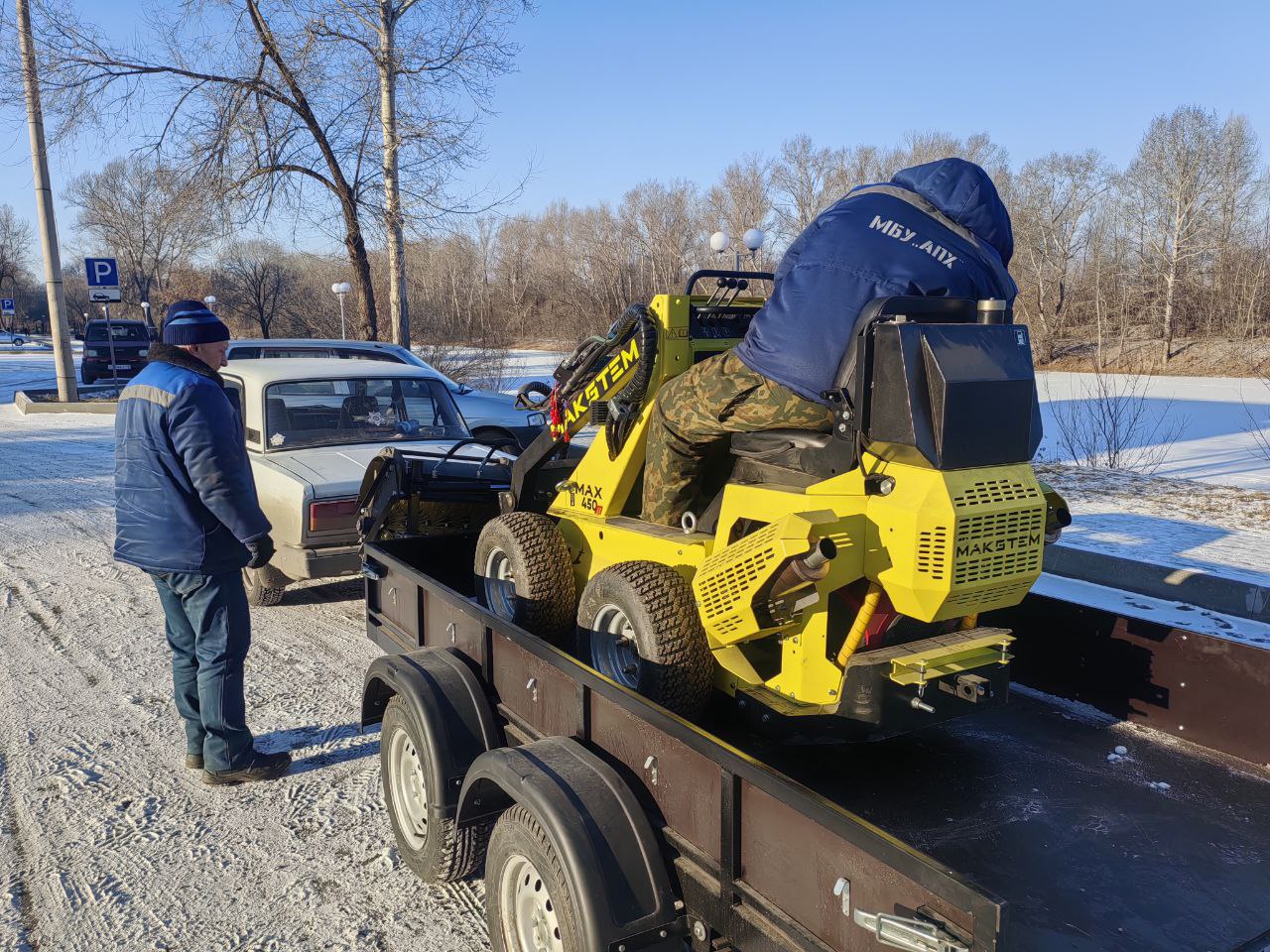 «Абаканское парковое хозяйство» инвестирует городские бюджетные средства в эффективность труда и сохранение здоровья рабочих: теперь в парках, скверах и на общественных пространствах будет работать ещё один механизированный... «Абаканское парковое хозяйство» инвестирует городские бюджетные средства в эффективность труда и сохранение здоровья рабочих: теперь в парках, скверах и на общественных пространствах будет работать ещё один механизированный...