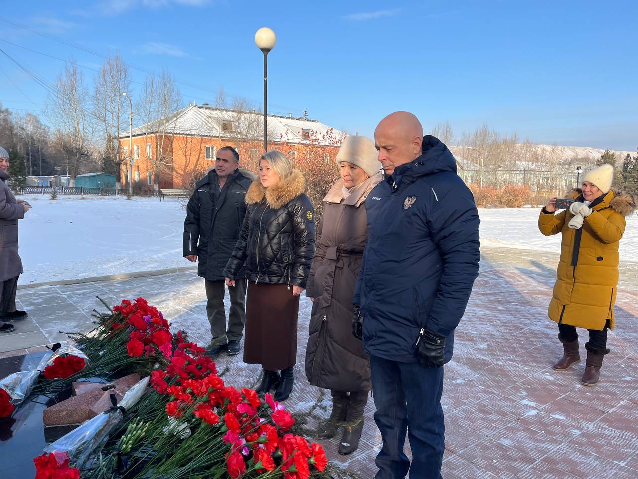 Россия чтит своих героев!. День Героев Отечества мы отмечаем в годовщину 80-летия Победы Россия чтит своих героев!. День Героев Отечества мы отмечаем в годовщину 80-летия Победы