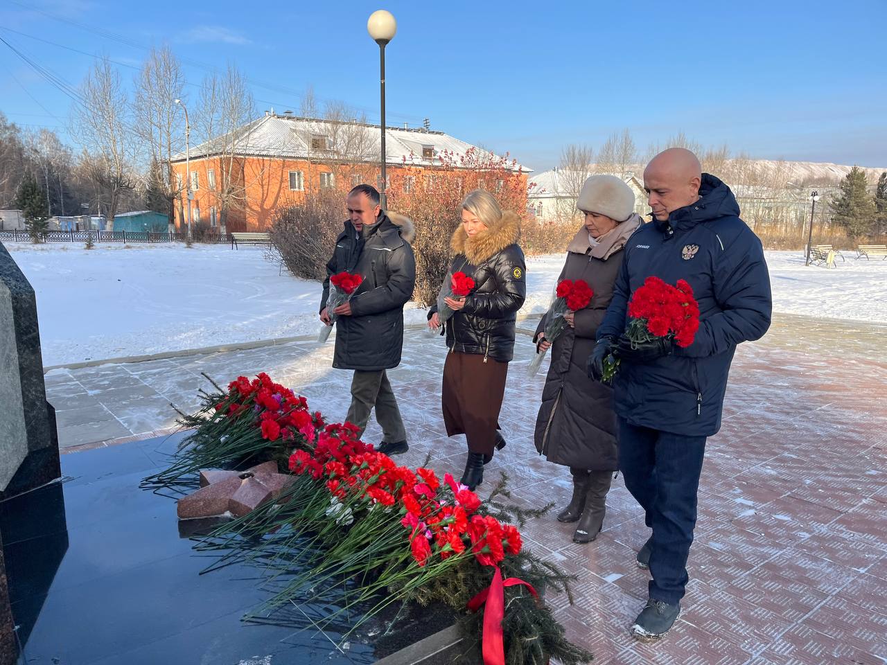 Россия чтит своих героев!. День Героев Отечества мы отмечаем в годовщину 80-летия Победы Россия чтит своих героев!. День Героев Отечества мы отмечаем в годовщину 80-летия Победы