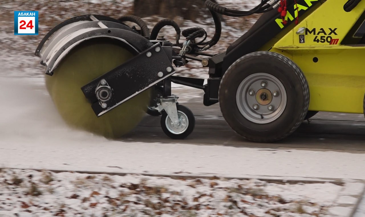 Компактность, маневренность и пригодность для любого времени года: в Абаканском парковом хозяйстве - новый помощник Компактность, маневренность и пригодность для любого времени года: в Абаканском парковом хозяйстве - новый помощник