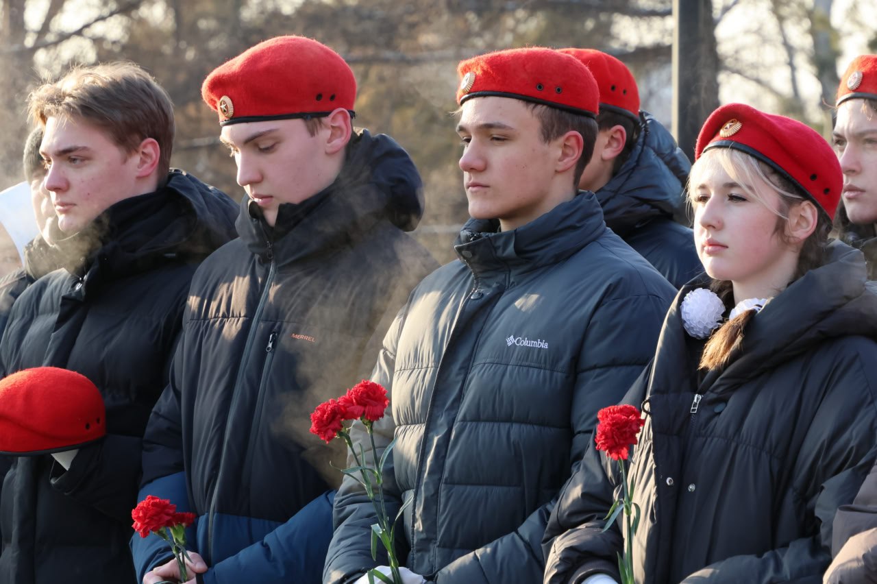 Герои не уходят в прошлое, они просто меняют форму и продолжаются в своих потомках, переходят из былинных в современные, но суть остаётся одной: человек и его решимость, и ценность воинского долга для многих из нас – не в... Герои не уходят в прошлое, они просто меняют форму и продолжаются в своих потомках, переходят из былинных в современные, но суть остаётся одной: человек и его решимость, и ценность воинского долга для многих из нас – не в...