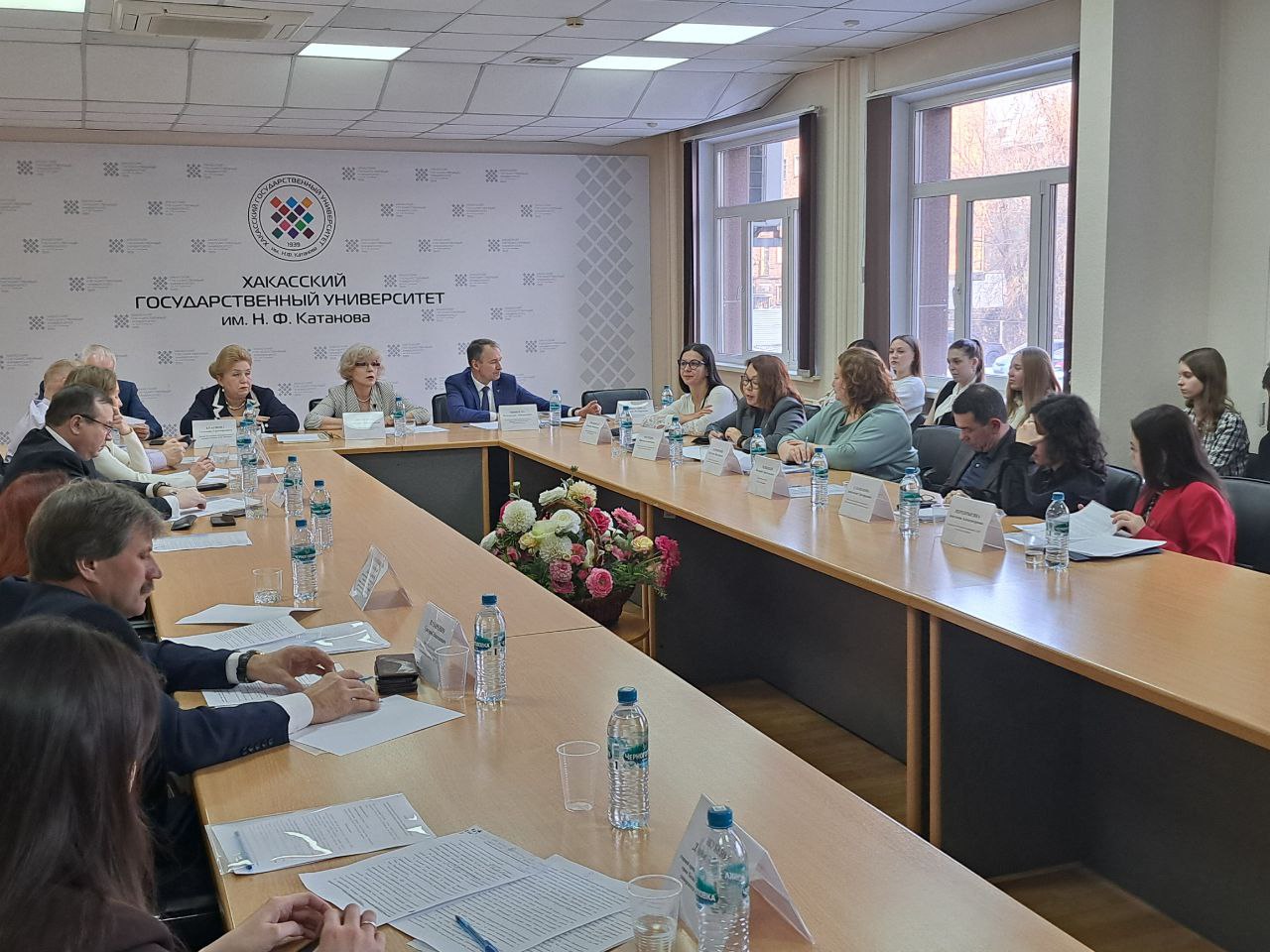 Сегодня, в День прав человека, заместитель Председателя Избиркома Хакасии Ираида Чустеева приняла участие в круглом столе, посвященном правам молодежи Сегодня, в День прав человека, заместитель Председателя Избиркома Хакасии Ираида Чустеева приняла участие в круглом столе, посвященном правам молодежи