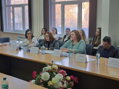 Сегодня, в День прав человека, заместитель Председателя Избиркома Хакасии Ираида Чустеева приняла участие в круглом столе, посвященном правам молодежи