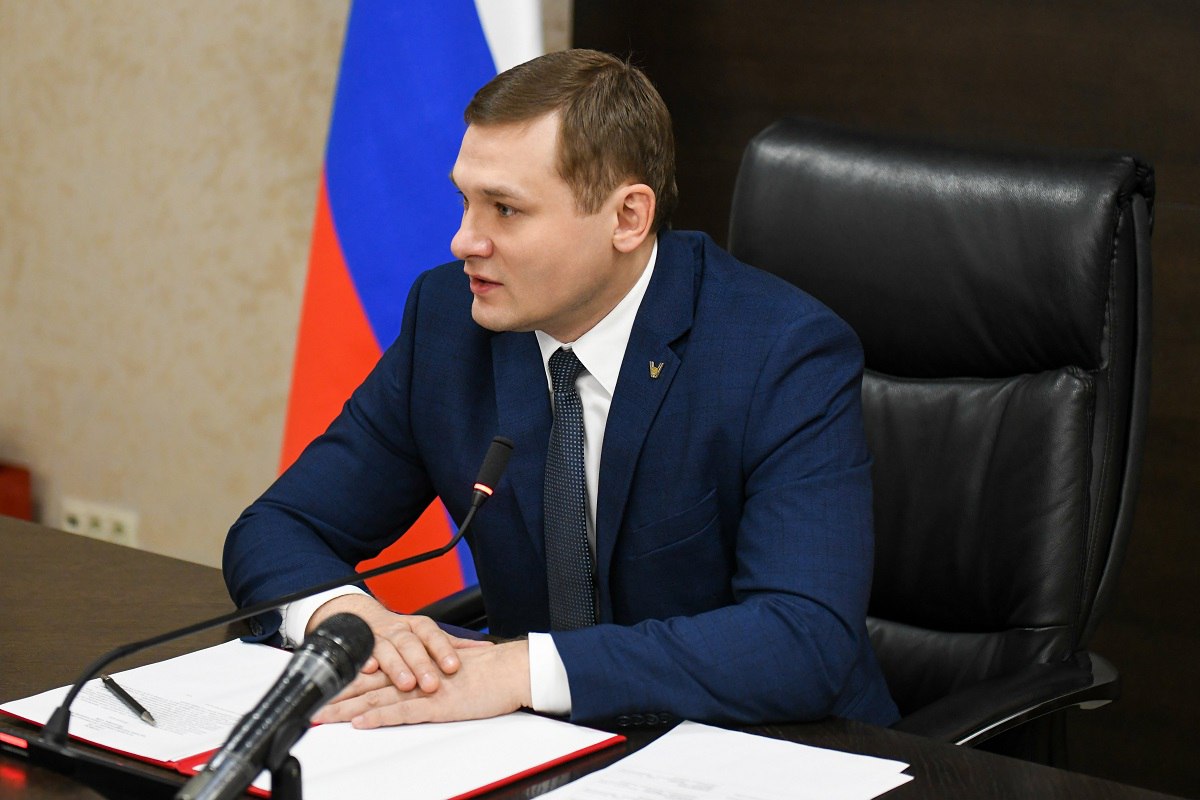 В День Героев Отечества Валентин Коновалов вручил семьям бойцов из Хакасии Благодарственные письма от командования воинских частей В День Героев Отечества Валентин Коновалов вручил семьям бойцов из Хакасии Благодарственные письма от командования воинских частей