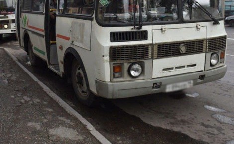 Пожилая женщина переломала ребра, проехавшись в абаканском автобусе