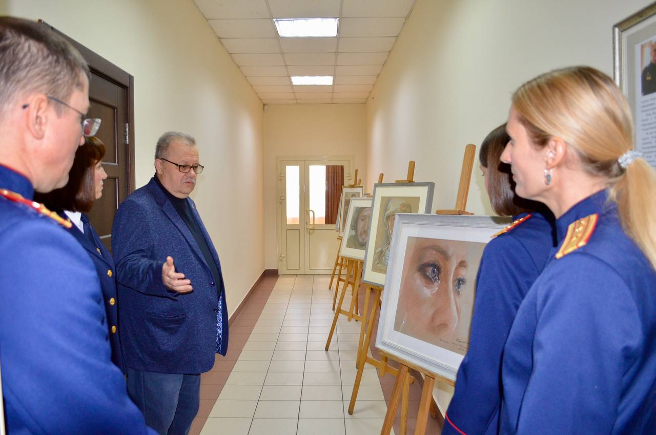 В Главном следственном управлении открылась выставка картин, посвященная специальной военной операции В Главном следственном управлении открылась выставка картин, посвященная специальной военной операции