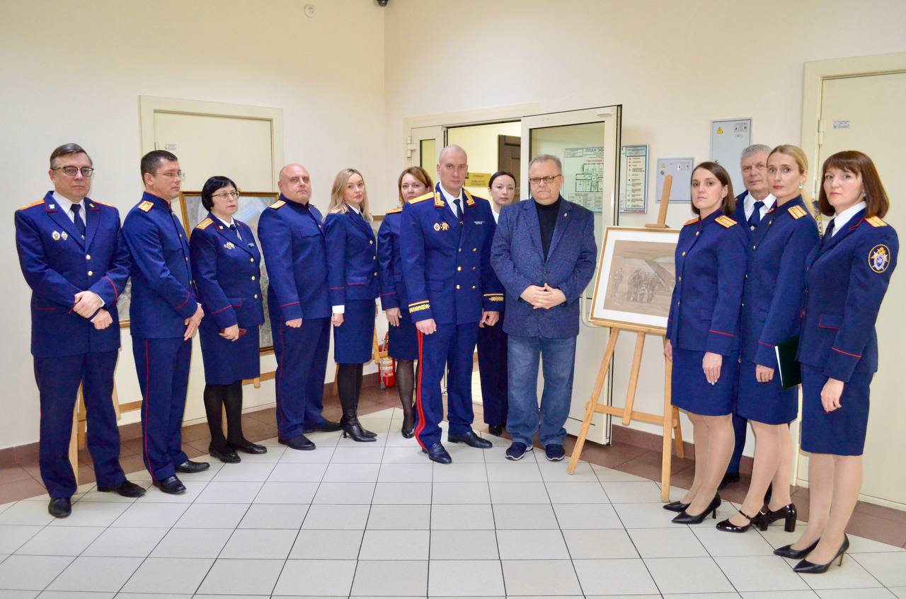 В Главном следственном управлении открылась выставка картин, посвященная специальной военной операции В Главном следственном управлении открылась выставка картин, посвященная специальной военной операции