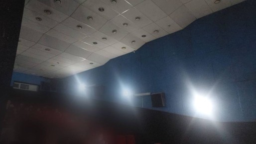 В киноцентре «Наутилус», где во время просмотра фильма больше 30 человек получили ожоги глаз, использовались незарегистрированные бактерицидные лампы