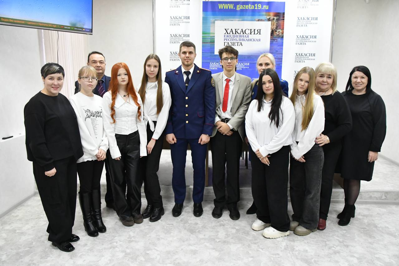 В Республике Хакасия сотрудник ГСУ принял участие в церемонии награждения победителей конкурса детского творчества В Республике Хакасия сотрудник ГСУ принял участие в церемонии награждения победителей конкурса детского творчества