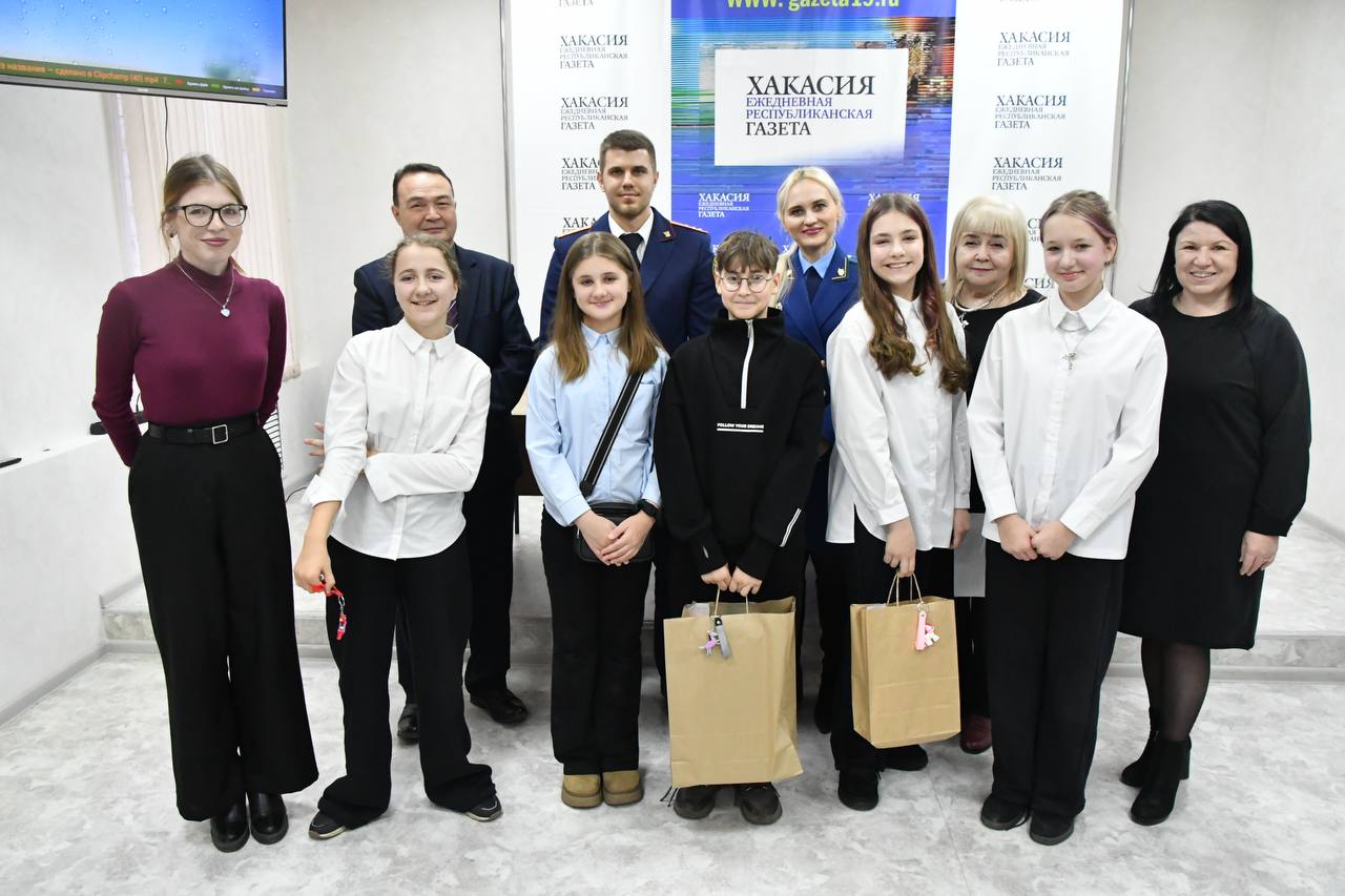 В Республике Хакасия сотрудник ГСУ принял участие в церемонии награждения победителей конкурса детского творчества В Республике Хакасия сотрудник ГСУ принял участие в церемонии награждения победителей конкурса детского творчества