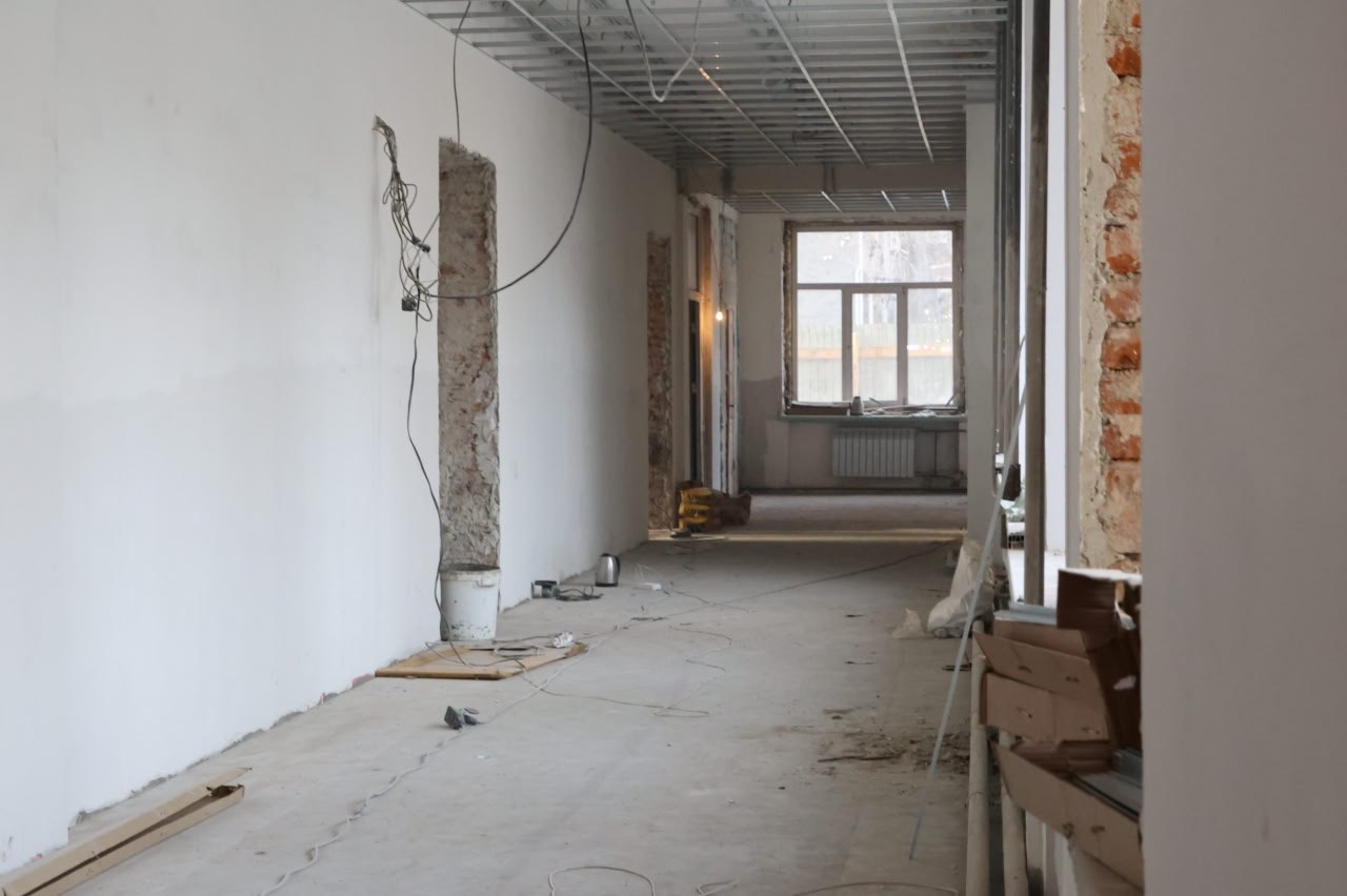 В абаканской школе № 1 продолжается капитальный ремонт по национальному проекту «Молодёжь и дети», федеральной программе «Модернизация школьных систем образования» В абаканской школе № 1 продолжается капитальный ремонт по национальному проекту «Молодёжь и дети», федеральной программе «Модернизация школьных систем образования»