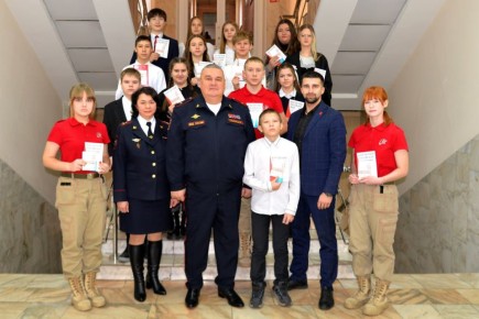 Министр внутренних дел по Республике Хакасия вручил первые паспорта юным гражданам России