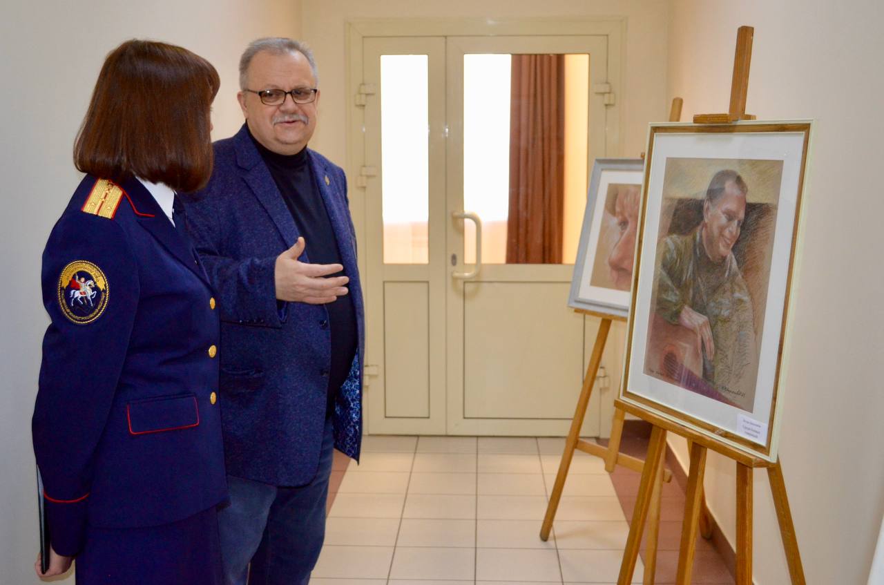 В Главном следственном управлении открылась выставка картин, посвященная специальной военной операции В Главном следственном управлении открылась выставка картин, посвященная специальной военной операции