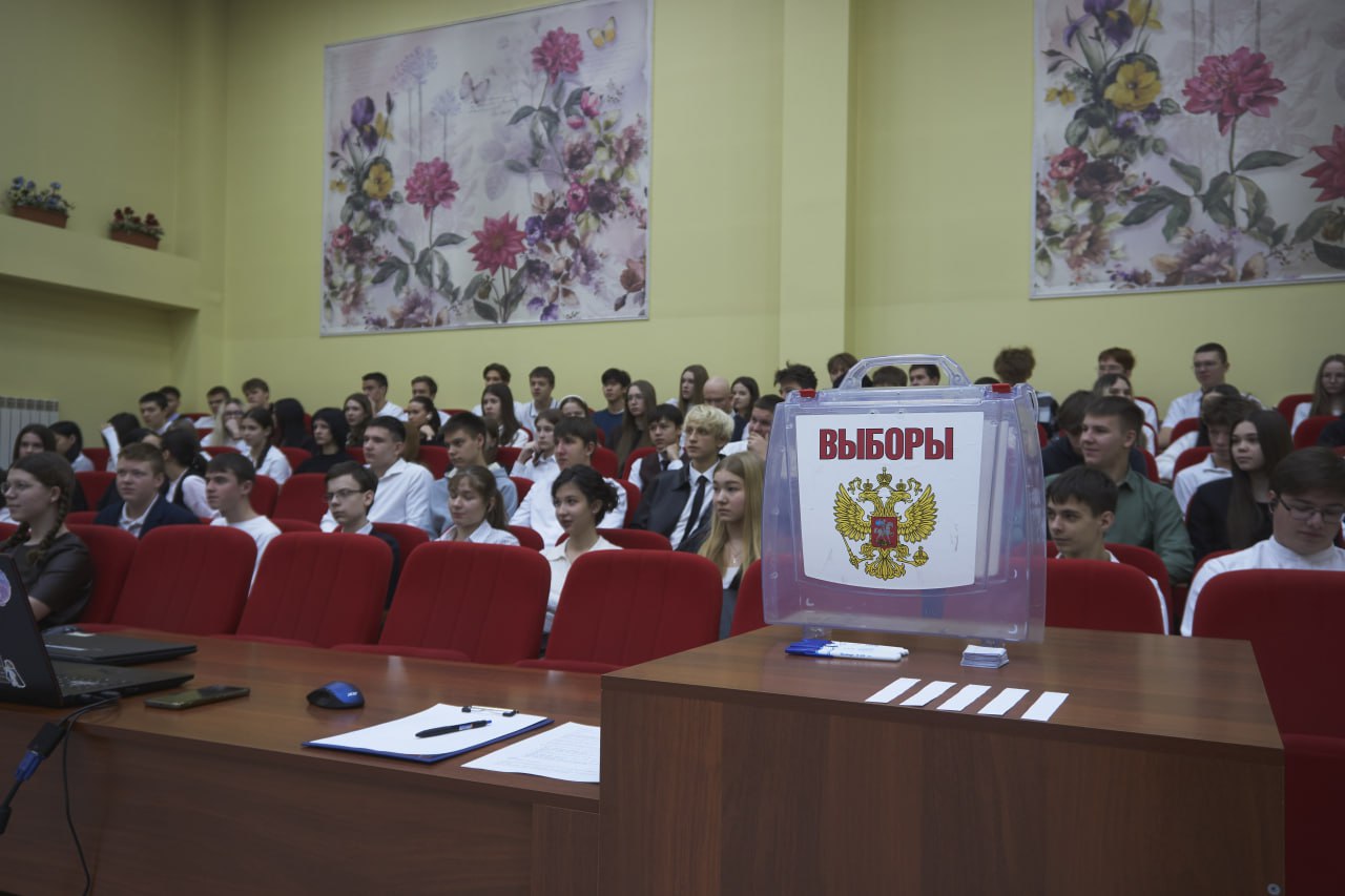 Сегодня специалисты Избиркома Хакасии встретились с людьми будущего