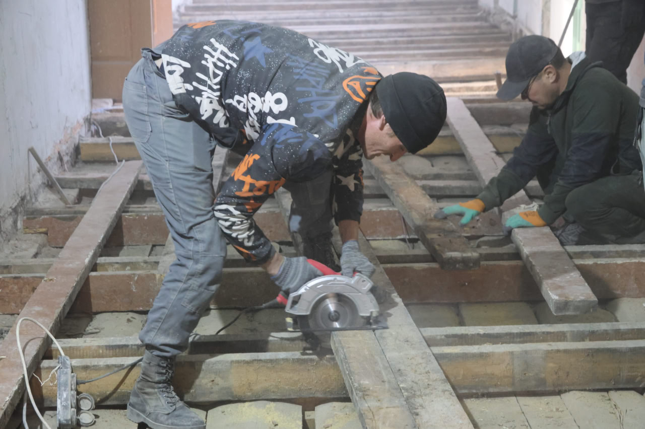 В абаканской школе № 1 продолжается капитальный ремонт по национальному проекту «Молодёжь и дети», федеральной программе «Модернизация школьных систем образования» В абаканской школе № 1 продолжается капитальный ремонт по национальному проекту «Молодёжь и дети», федеральной программе «Модернизация школьных систем образования»