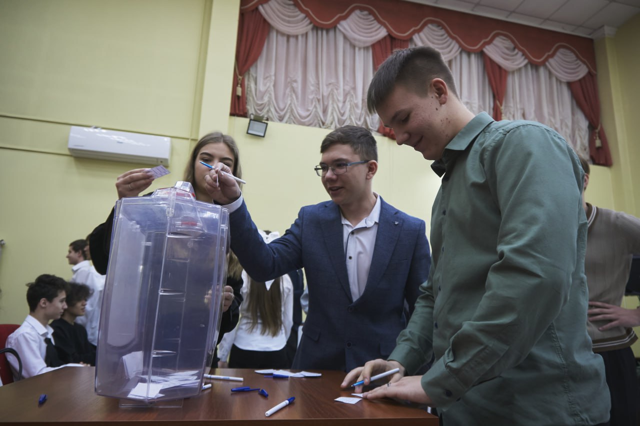 Сегодня специалисты Избиркома Хакасии встретились с людьми будущего Сегодня специалисты Избиркома Хакасии встретились с людьми будущего