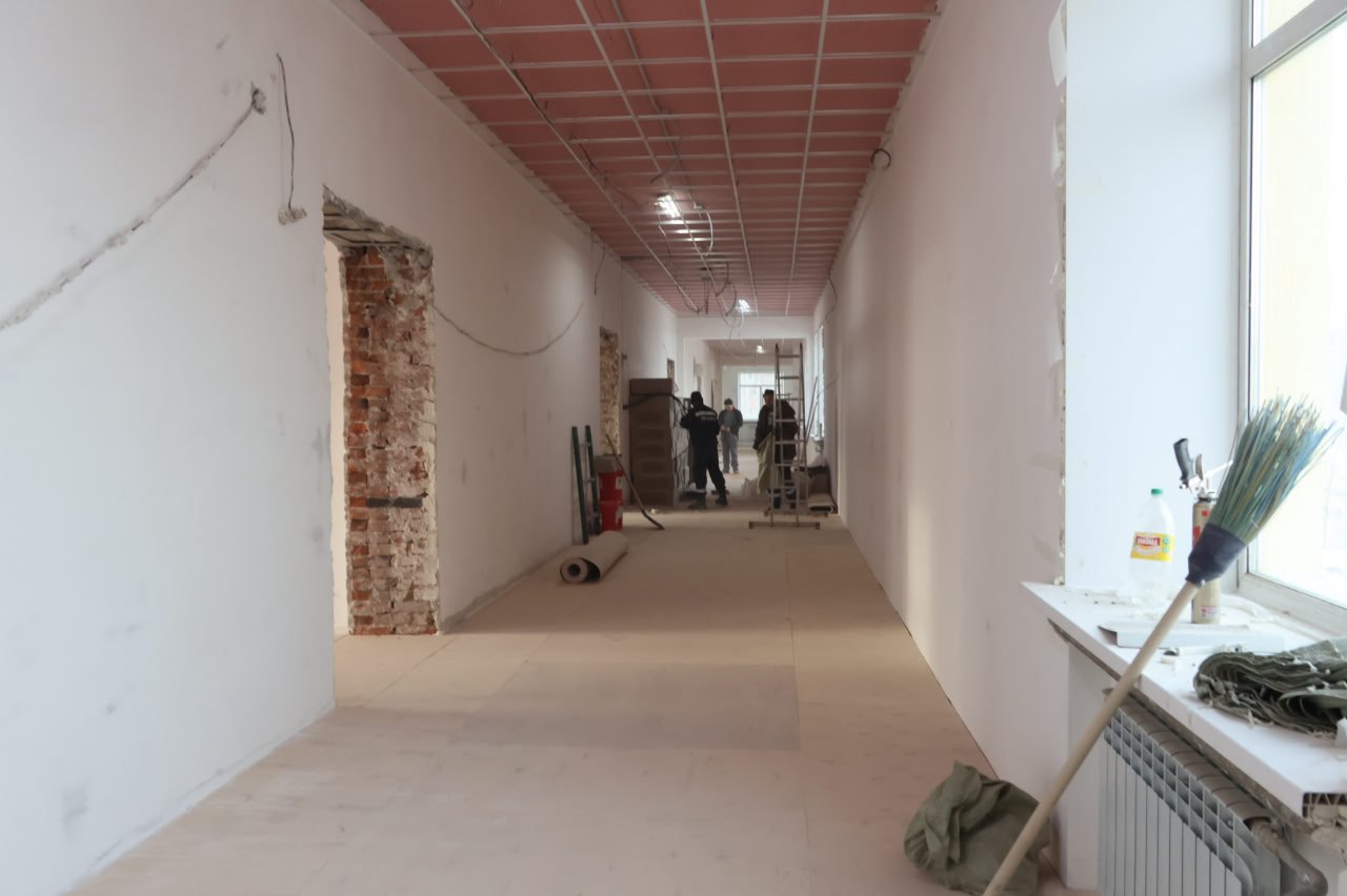 В абаканской школе № 1 продолжается капитальный ремонт по национальному проекту «Молодёжь и дети», федеральной программе «Модернизация школьных систем образования» В абаканской школе № 1 продолжается капитальный ремонт по национальному проекту «Молодёжь и дети», федеральной программе «Модернизация школьных систем образования»