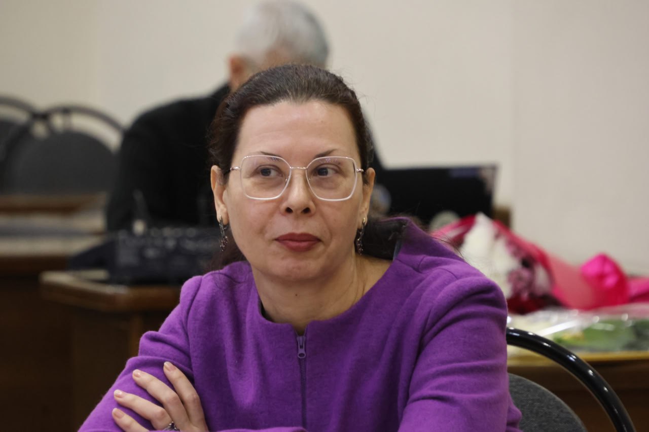 Сегодня нашему замечательному Концертному духовому оркестру – 35 лет! Cо знаменательной датой коллектив в неформальной обстановке в городской администрации поздравили министр культуры Республики Хакасия Светлана Окольникова... Сегодня нашему замечательному Концертному духовому оркестру – 35 лет! Cо знаменательной датой коллектив в неформальной обстановке в городской администрации поздравили министр культуры Республики Хакасия Светлана Окольникова...