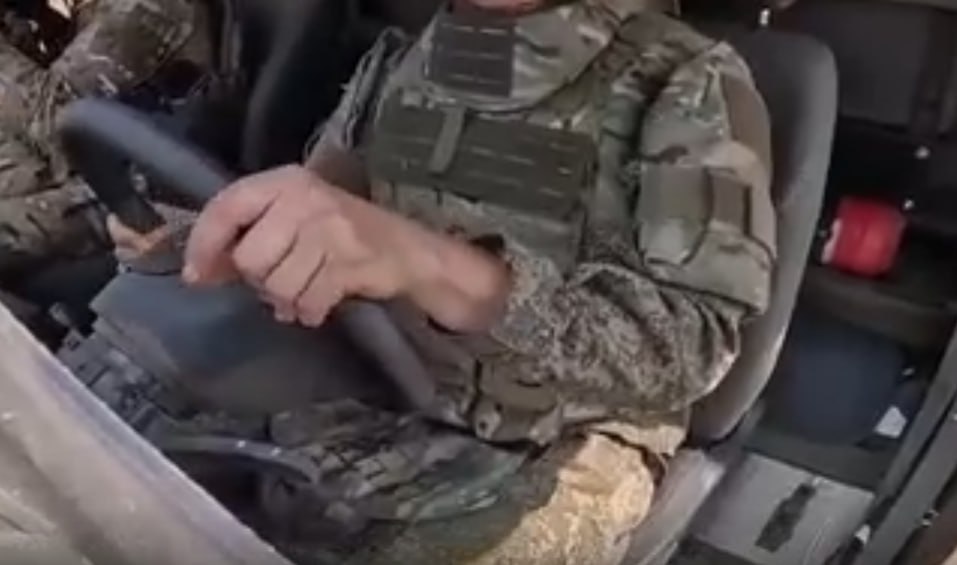 БЕЗ ЭКЗАМЕНОВ И МЕДКОМИССИИ: УЧАСТНИКАМ СВО ВОЗВРАЩАЮТ ВОДИТЕЛЬСКИЕ ПРАВА